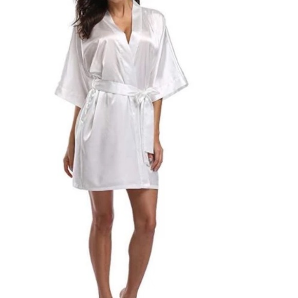 Robe - Picture 1 of 1